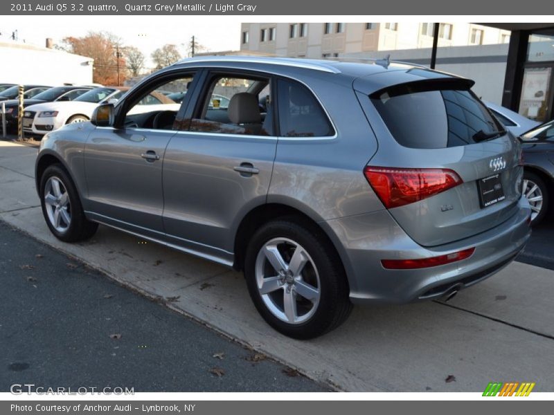 Quartz Grey Metallic / Light Gray 2011 Audi Q5 3.2 quattro