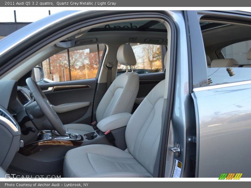 Quartz Grey Metallic / Light Gray 2011 Audi Q5 3.2 quattro