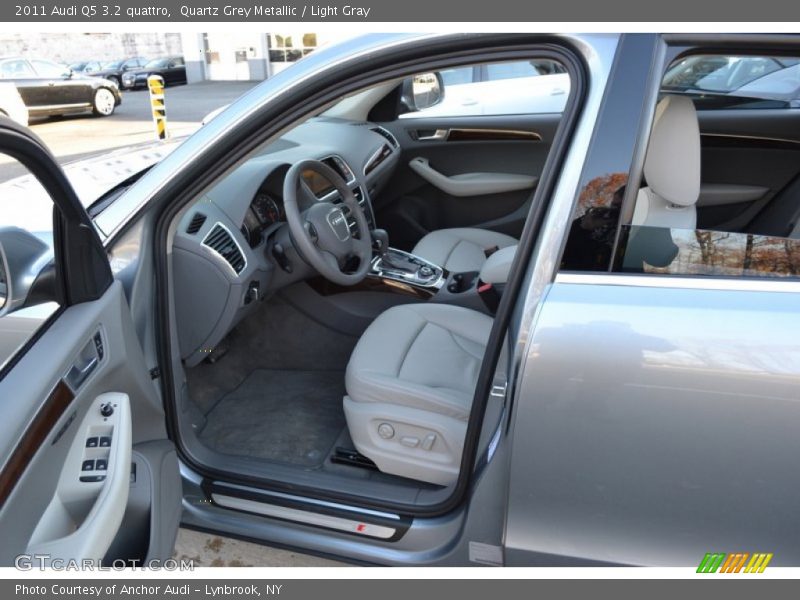 Quartz Grey Metallic / Light Gray 2011 Audi Q5 3.2 quattro