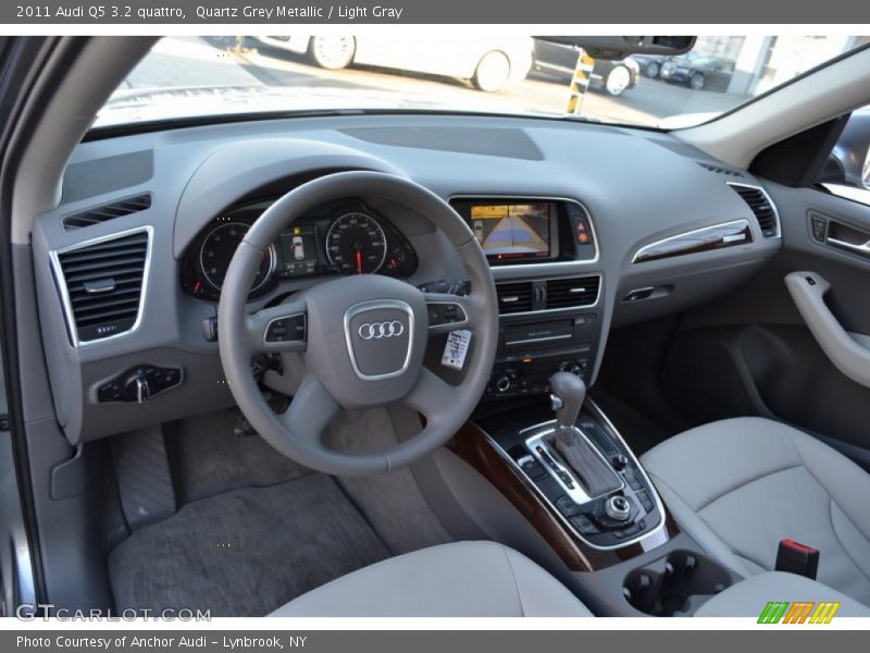 Quartz Grey Metallic / Light Gray 2011 Audi Q5 3.2 quattro