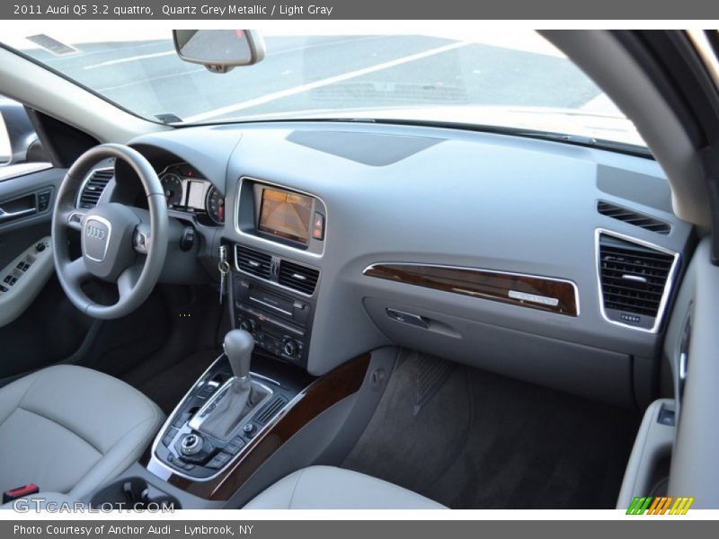 Quartz Grey Metallic / Light Gray 2011 Audi Q5 3.2 quattro