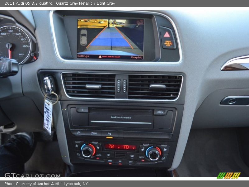 Quartz Grey Metallic / Light Gray 2011 Audi Q5 3.2 quattro