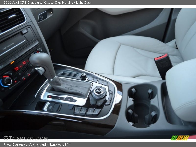 Quartz Grey Metallic / Light Gray 2011 Audi Q5 3.2 quattro