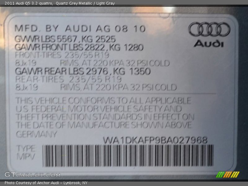 Quartz Grey Metallic / Light Gray 2011 Audi Q5 3.2 quattro
