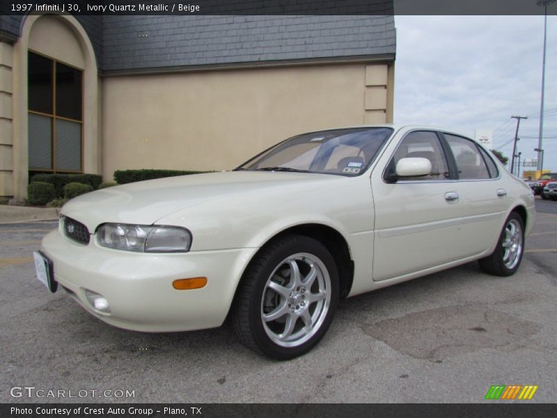 Front 3/4 View of 1997 J 30