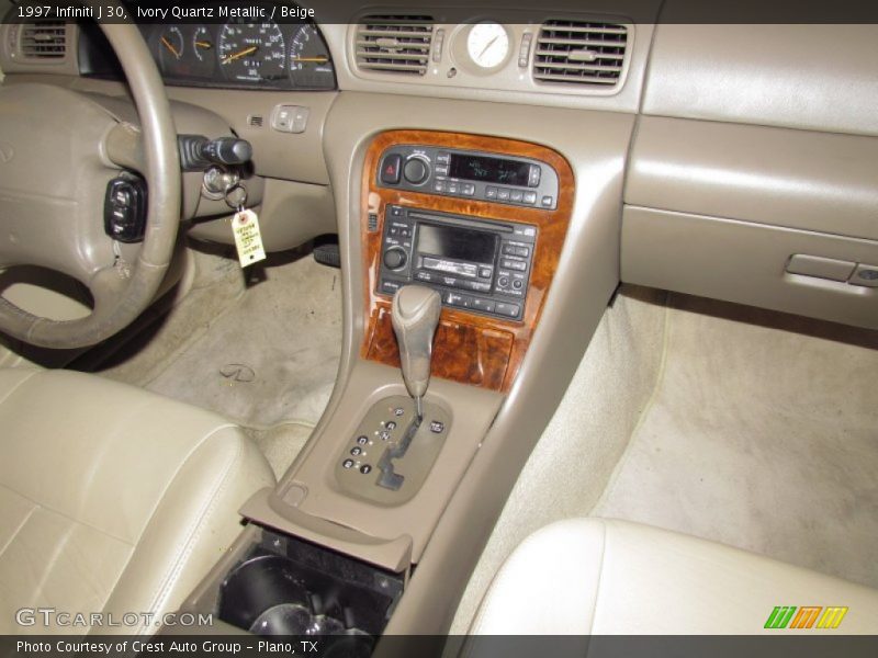 Ivory Quartz Metallic / Beige 1997 Infiniti J 30