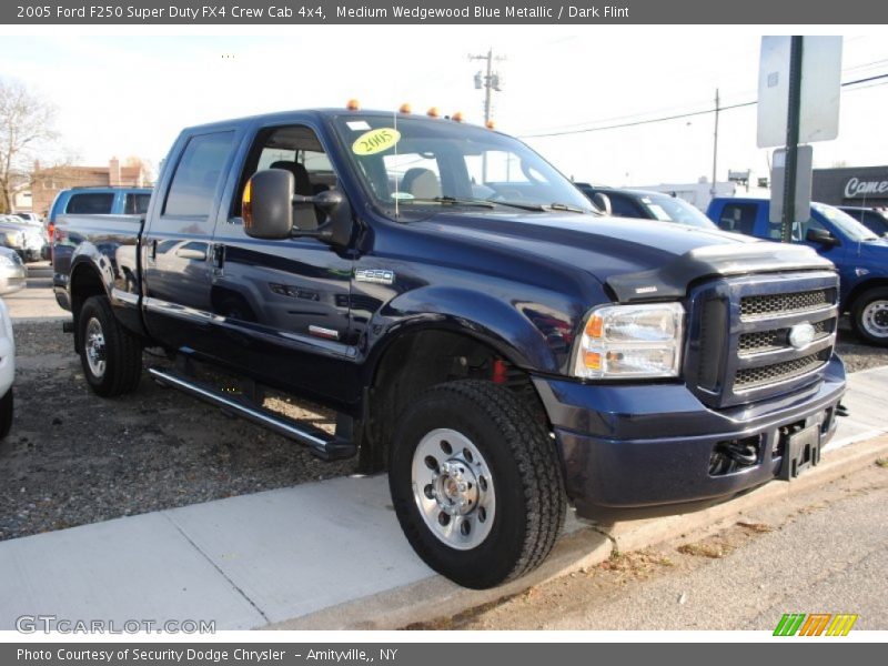 Medium Wedgewood Blue Metallic / Dark Flint 2005 Ford F250 Super Duty FX4 Crew Cab 4x4