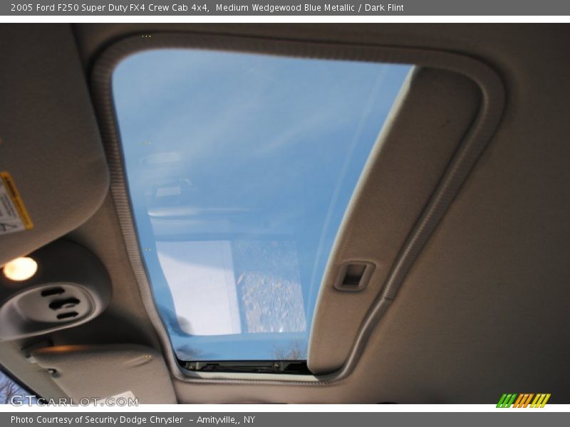 Medium Wedgewood Blue Metallic / Dark Flint 2005 Ford F250 Super Duty FX4 Crew Cab 4x4