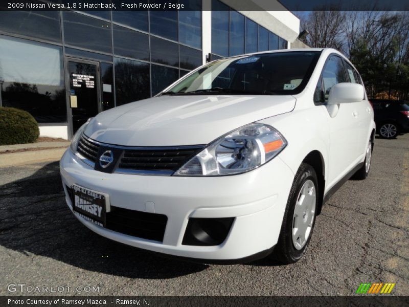 Fresh Powder / Beige 2009 Nissan Versa 1.8 S Hatchback