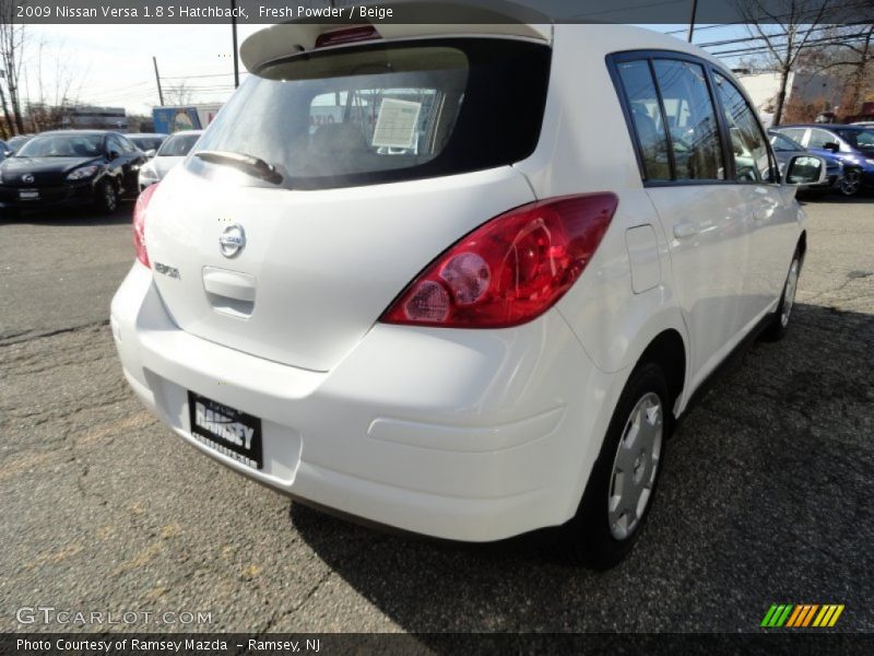 Fresh Powder / Beige 2009 Nissan Versa 1.8 S Hatchback