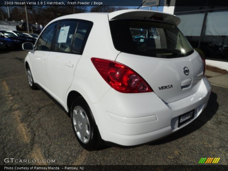 Fresh Powder / Beige 2009 Nissan Versa 1.8 S Hatchback
