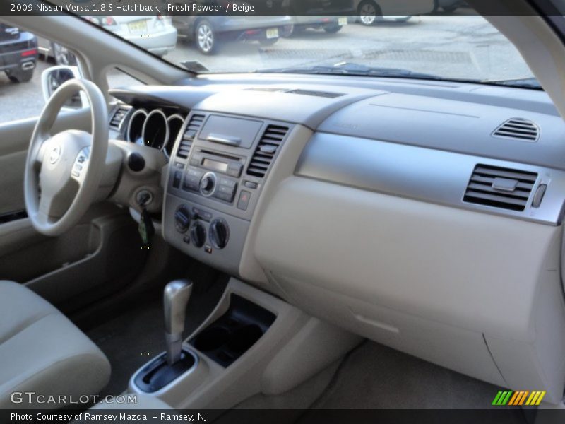 Fresh Powder / Beige 2009 Nissan Versa 1.8 S Hatchback