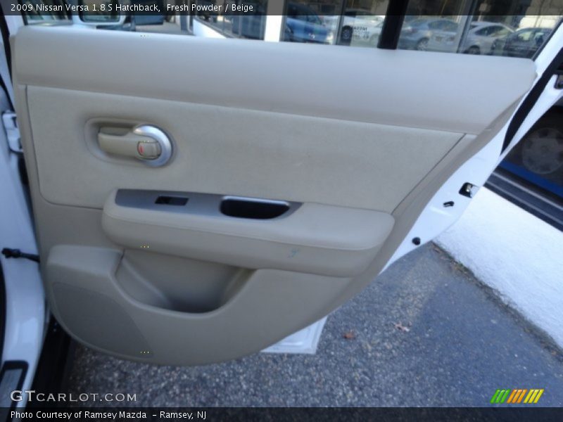 Fresh Powder / Beige 2009 Nissan Versa 1.8 S Hatchback