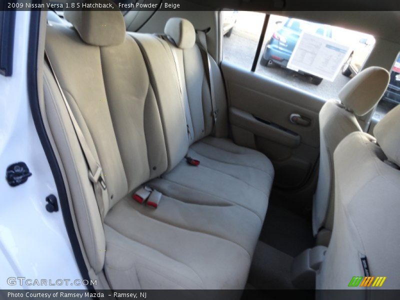 Fresh Powder / Beige 2009 Nissan Versa 1.8 S Hatchback