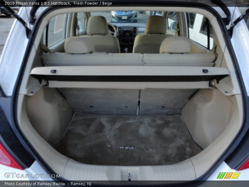 Fresh Powder / Beige 2009 Nissan Versa 1.8 S Hatchback