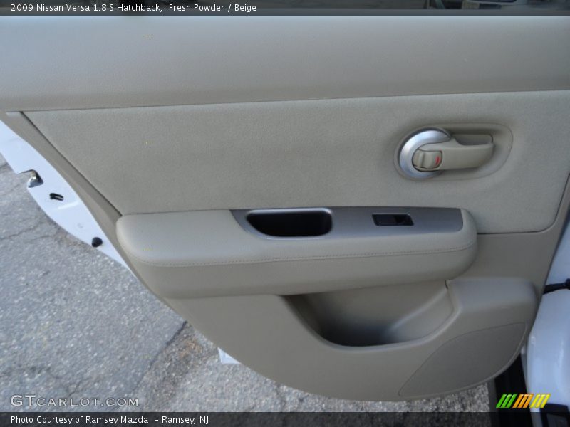 Fresh Powder / Beige 2009 Nissan Versa 1.8 S Hatchback