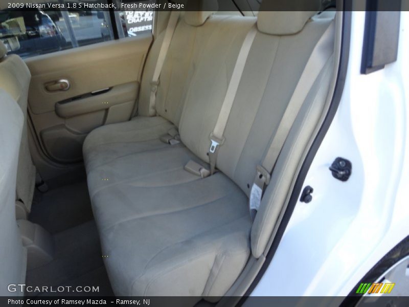 Fresh Powder / Beige 2009 Nissan Versa 1.8 S Hatchback