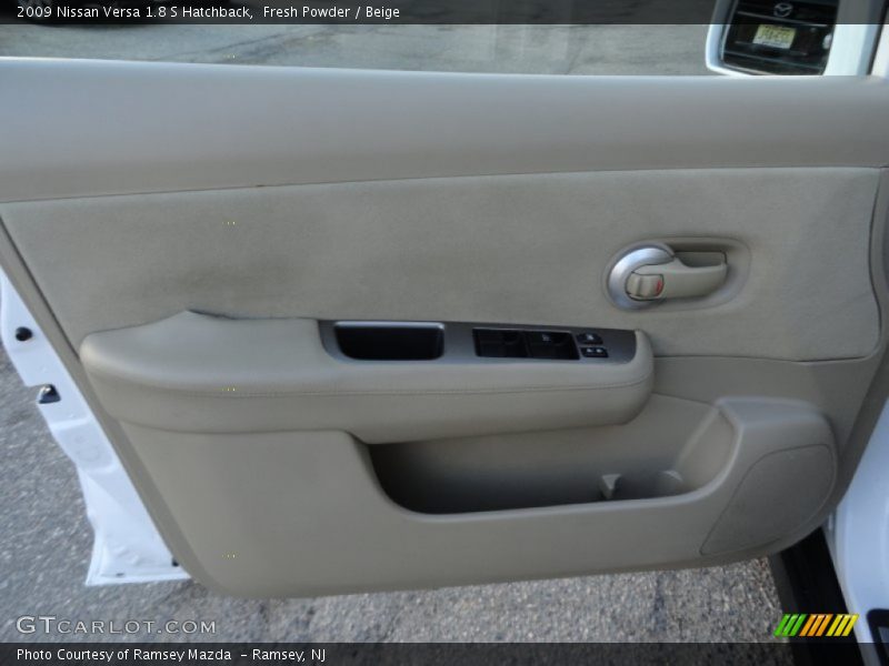 Fresh Powder / Beige 2009 Nissan Versa 1.8 S Hatchback