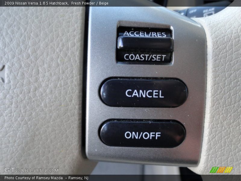 Fresh Powder / Beige 2009 Nissan Versa 1.8 S Hatchback