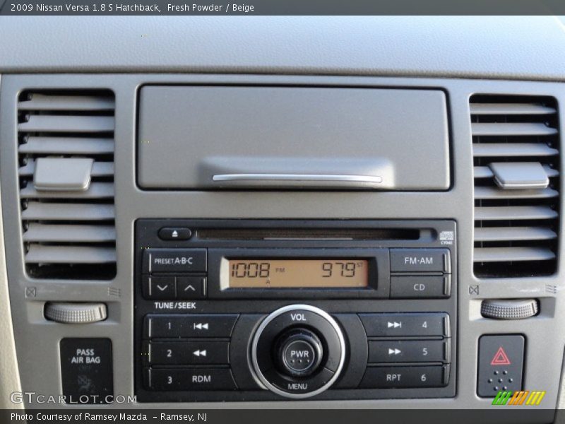 Fresh Powder / Beige 2009 Nissan Versa 1.8 S Hatchback