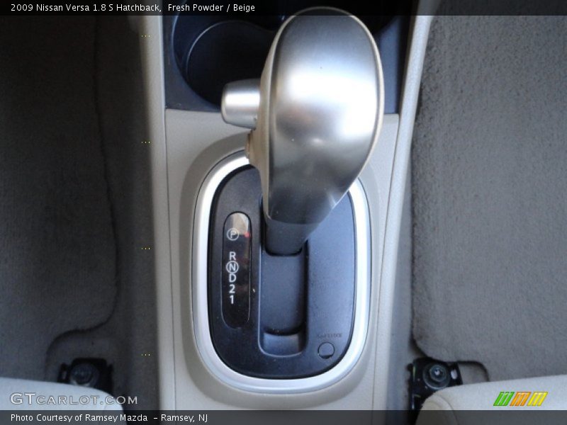 Fresh Powder / Beige 2009 Nissan Versa 1.8 S Hatchback