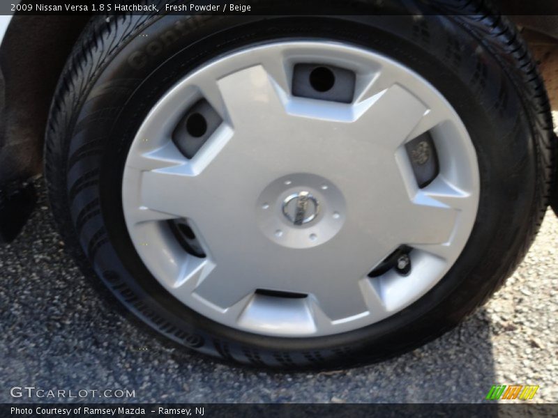 Fresh Powder / Beige 2009 Nissan Versa 1.8 S Hatchback