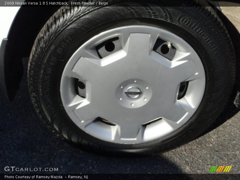 Fresh Powder / Beige 2009 Nissan Versa 1.8 S Hatchback