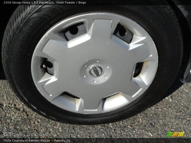 Fresh Powder / Beige 2009 Nissan Versa 1.8 S Hatchback
