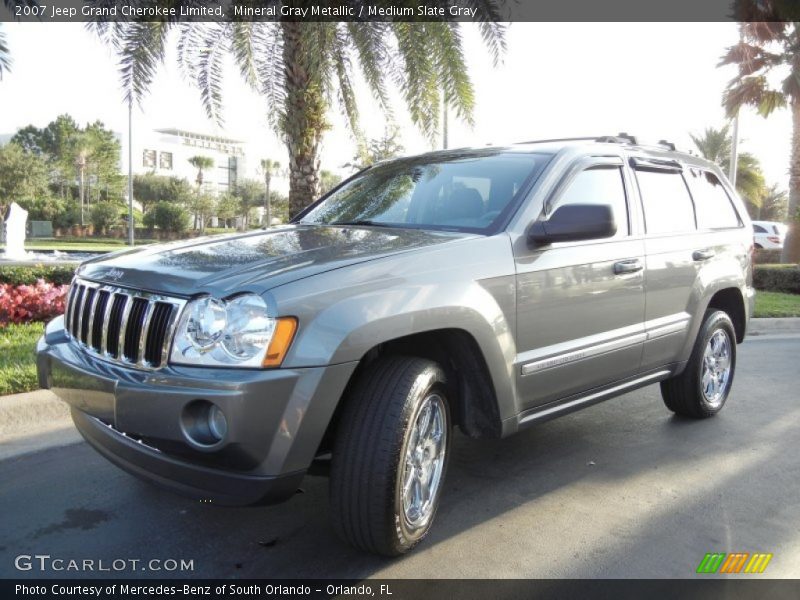 Front 3/4 View of 2007 Grand Cherokee Limited