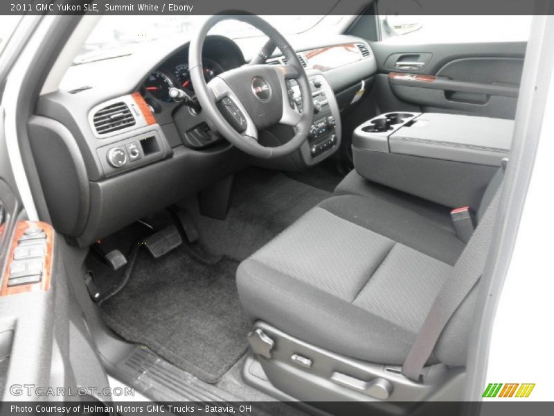Summit White / Ebony 2011 GMC Yukon SLE