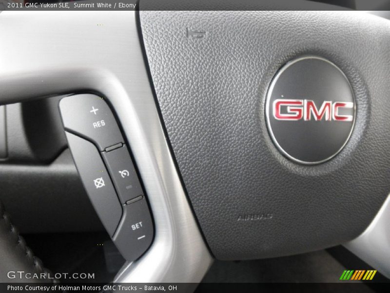Summit White / Ebony 2011 GMC Yukon SLE