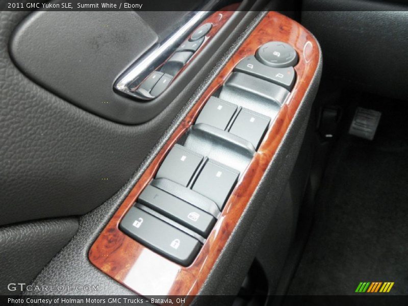 Summit White / Ebony 2011 GMC Yukon SLE