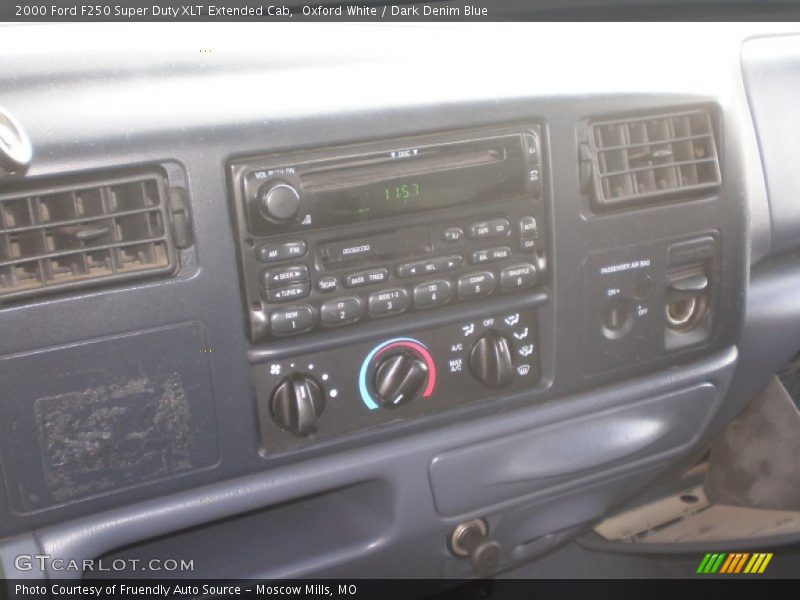 Oxford White / Dark Denim Blue 2000 Ford F250 Super Duty XLT Extended Cab
