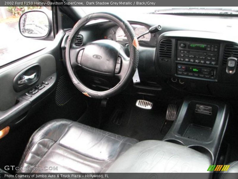 Dashboard of 2002 F150 Harley-Davidson SuperCrew