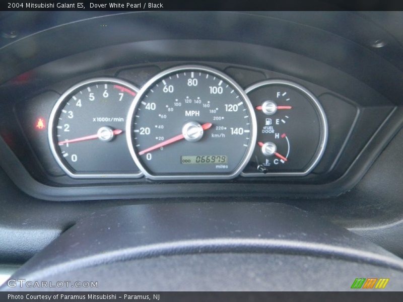 Dover White Pearl / Black 2004 Mitsubishi Galant ES