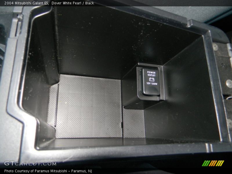 Dover White Pearl / Black 2004 Mitsubishi Galant ES
