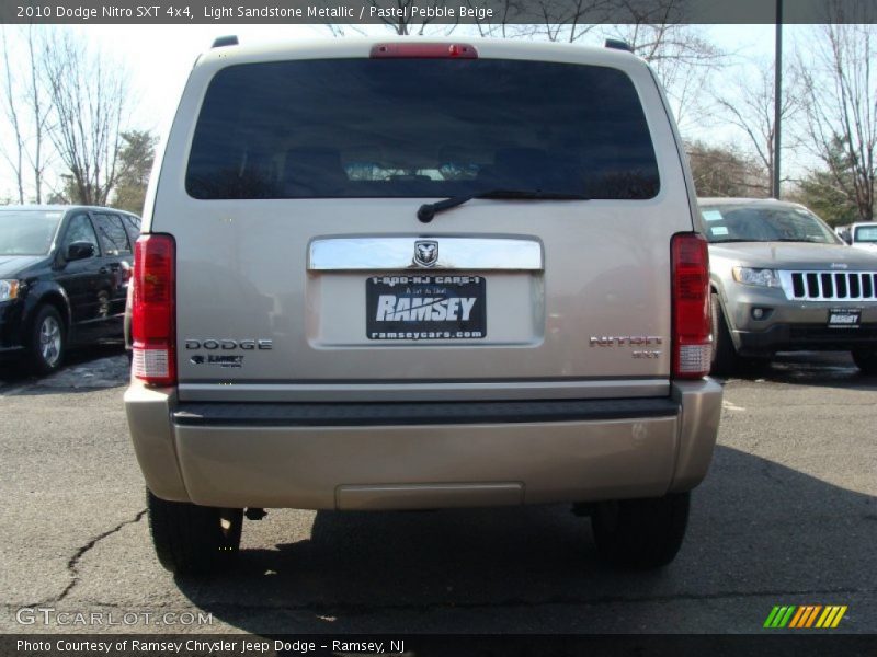 Light Sandstone Metallic / Pastel Pebble Beige 2010 Dodge Nitro SXT 4x4