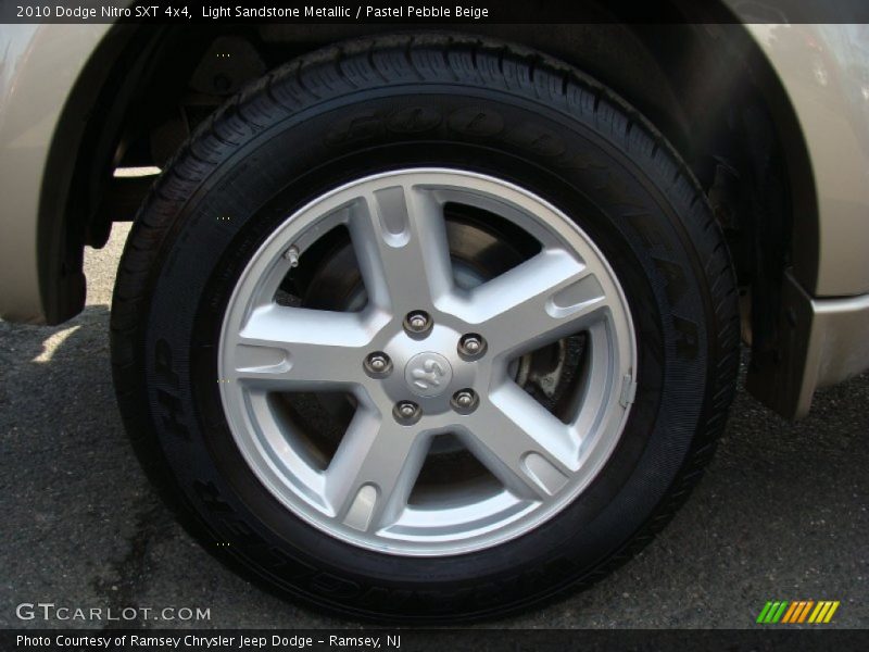 Light Sandstone Metallic / Pastel Pebble Beige 2010 Dodge Nitro SXT 4x4