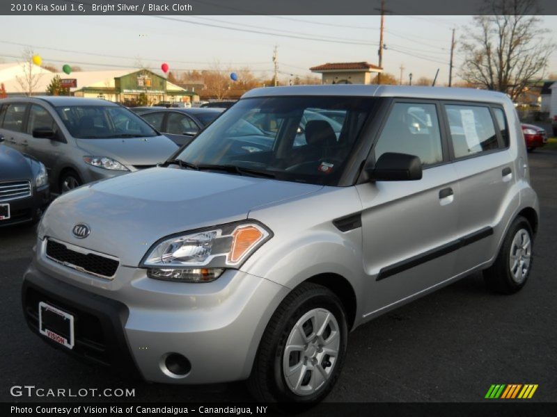 Bright Silver / Black Cloth 2010 Kia Soul 1.6
