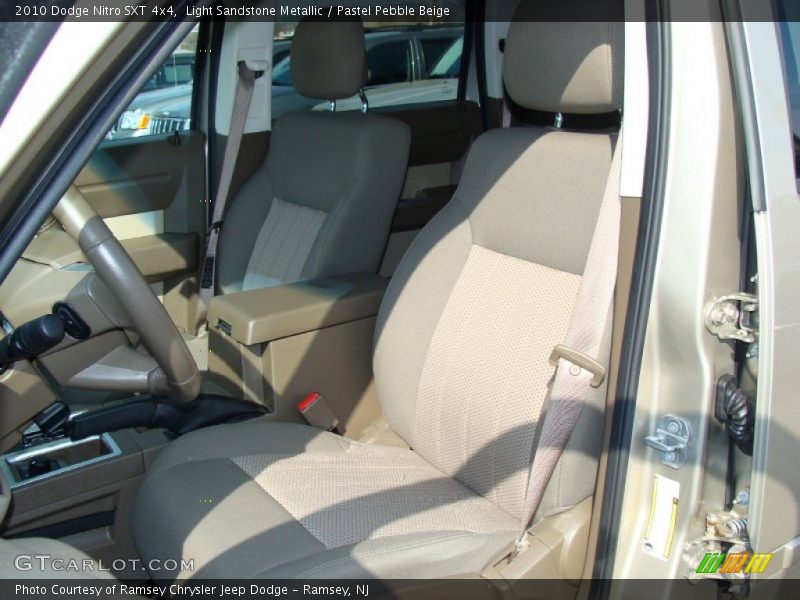 Light Sandstone Metallic / Pastel Pebble Beige 2010 Dodge Nitro SXT 4x4