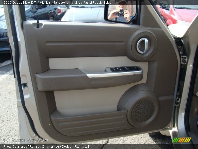 Light Sandstone Metallic / Pastel Pebble Beige 2010 Dodge Nitro SXT 4x4