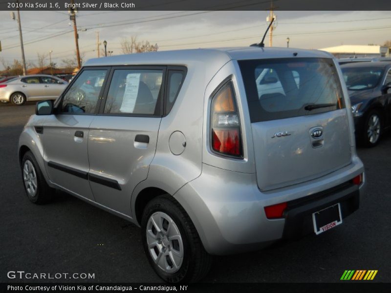 Bright Silver / Black Cloth 2010 Kia Soul 1.6