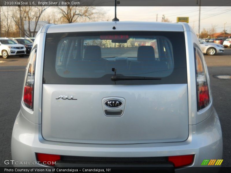 Bright Silver / Black Cloth 2010 Kia Soul 1.6
