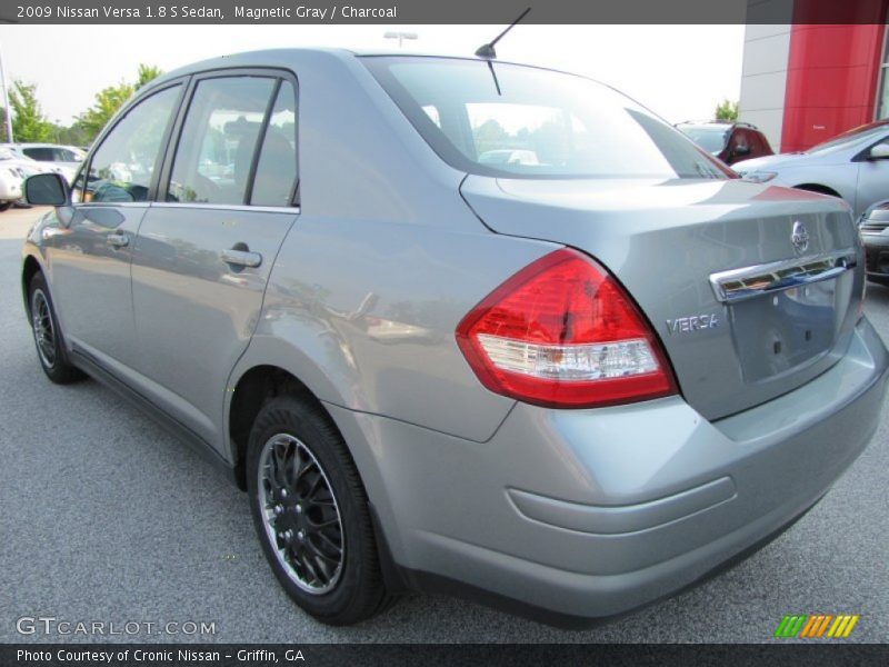 Magnetic Gray / Charcoal 2009 Nissan Versa 1.8 S Sedan