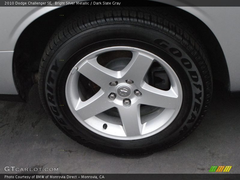 Bright Silver Metallic / Dark Slate Gray 2010 Dodge Challenger SE
