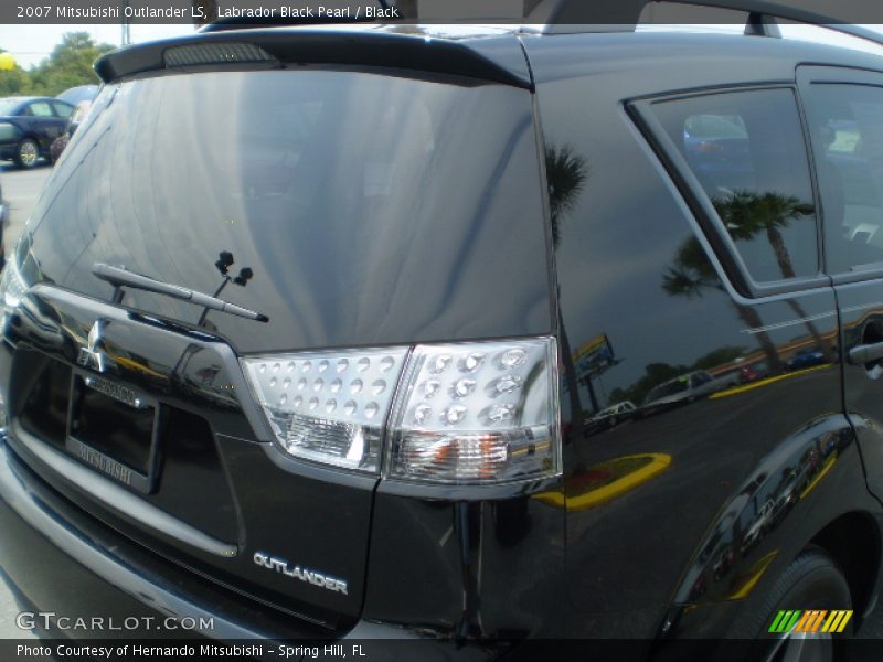 Labrador Black Pearl / Black 2007 Mitsubishi Outlander LS