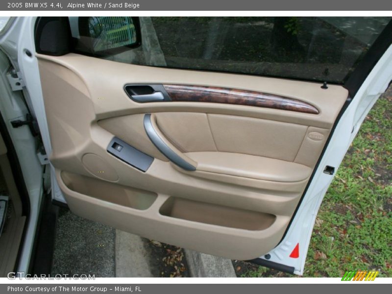 Alpine White / Sand Beige 2005 BMW X5 4.4i