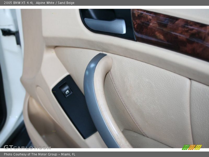 Alpine White / Sand Beige 2005 BMW X5 4.4i