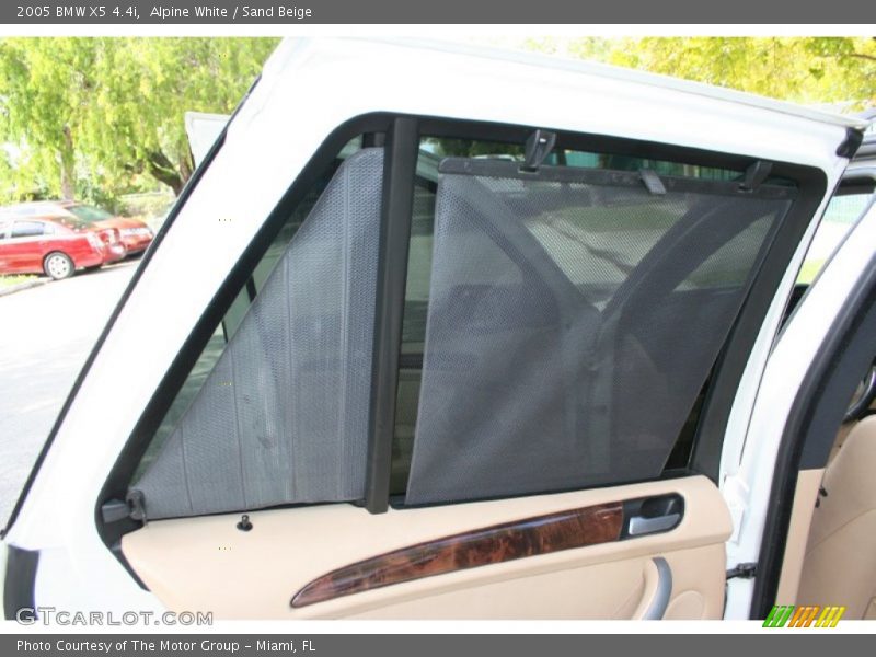 Alpine White / Sand Beige 2005 BMW X5 4.4i