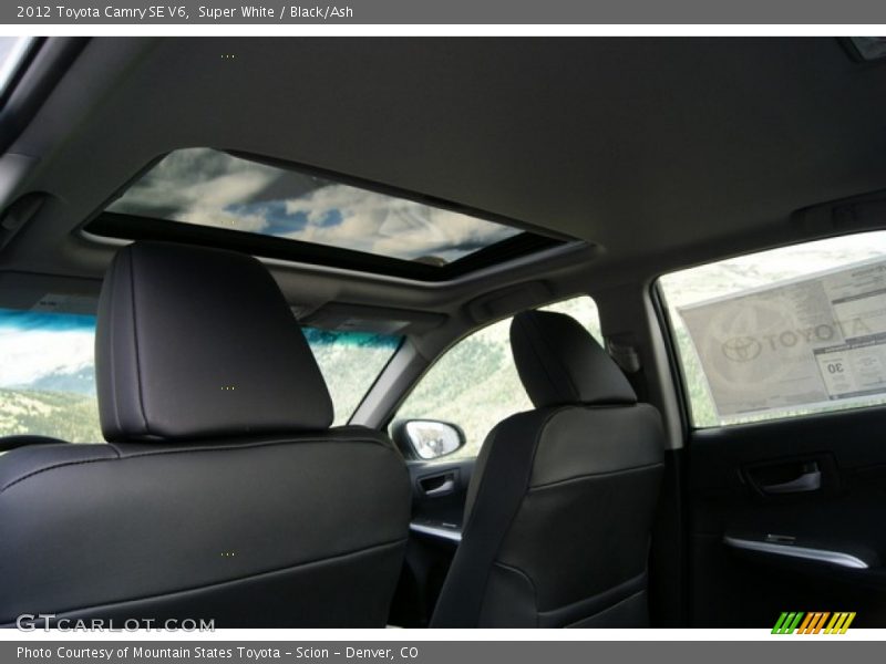 Super White / Black/Ash 2012 Toyota Camry SE V6